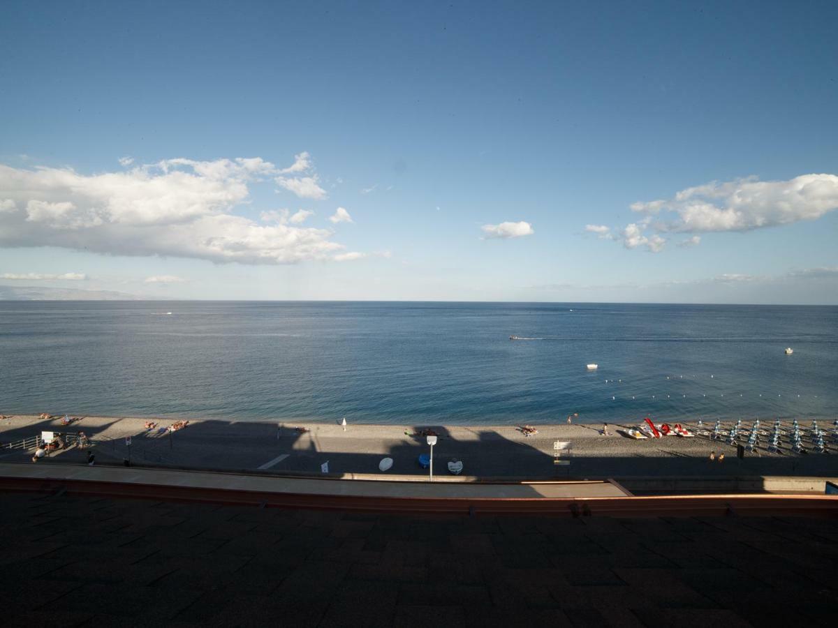 شقة Marina Di Savoca سانتا تيريزا دي ريفا المظهر الخارجي الصورة